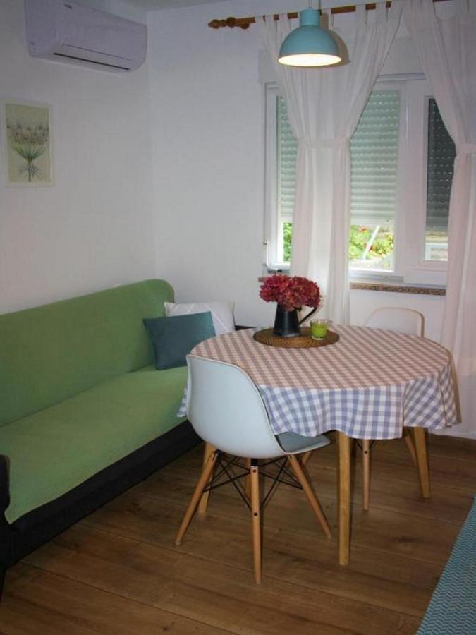 Apartmani Melita Malinska Exterior photo